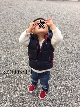 「TOMMY HILFIGER（トミーヒルフィガー）のアイテム（デニムパンツ、ブルー系）」を使った、k.CLOSETさん（キッズ・100cm）の春コーディネート