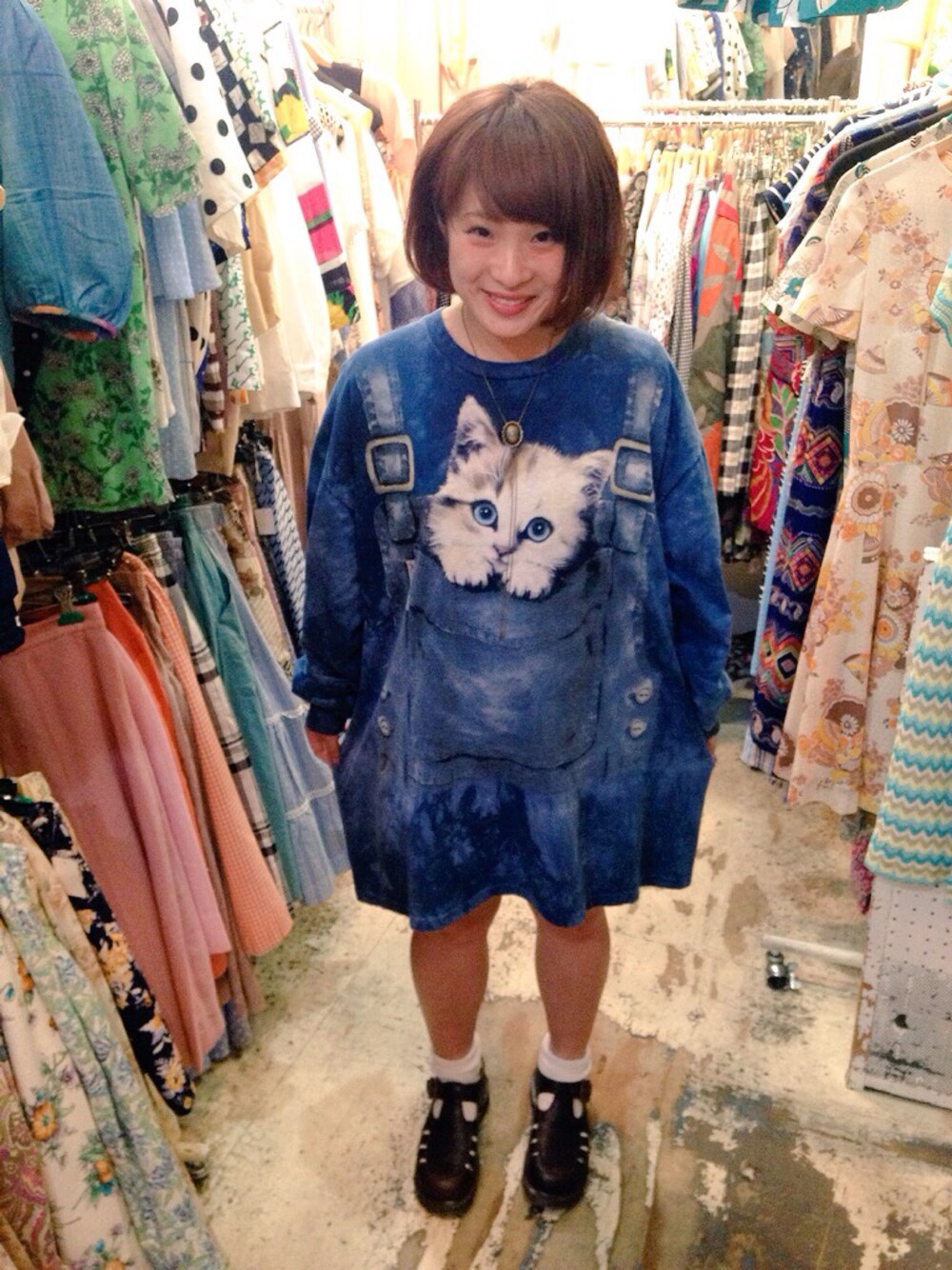 「久しぶり、高円寺、ネコちゃん、古着」｜「VINTAGEのアイテム（ワンピース、ブルー系）」を使った、えんじぇるたまみさん（レディース・148cm）の夏コーディネートの1枚目の写真