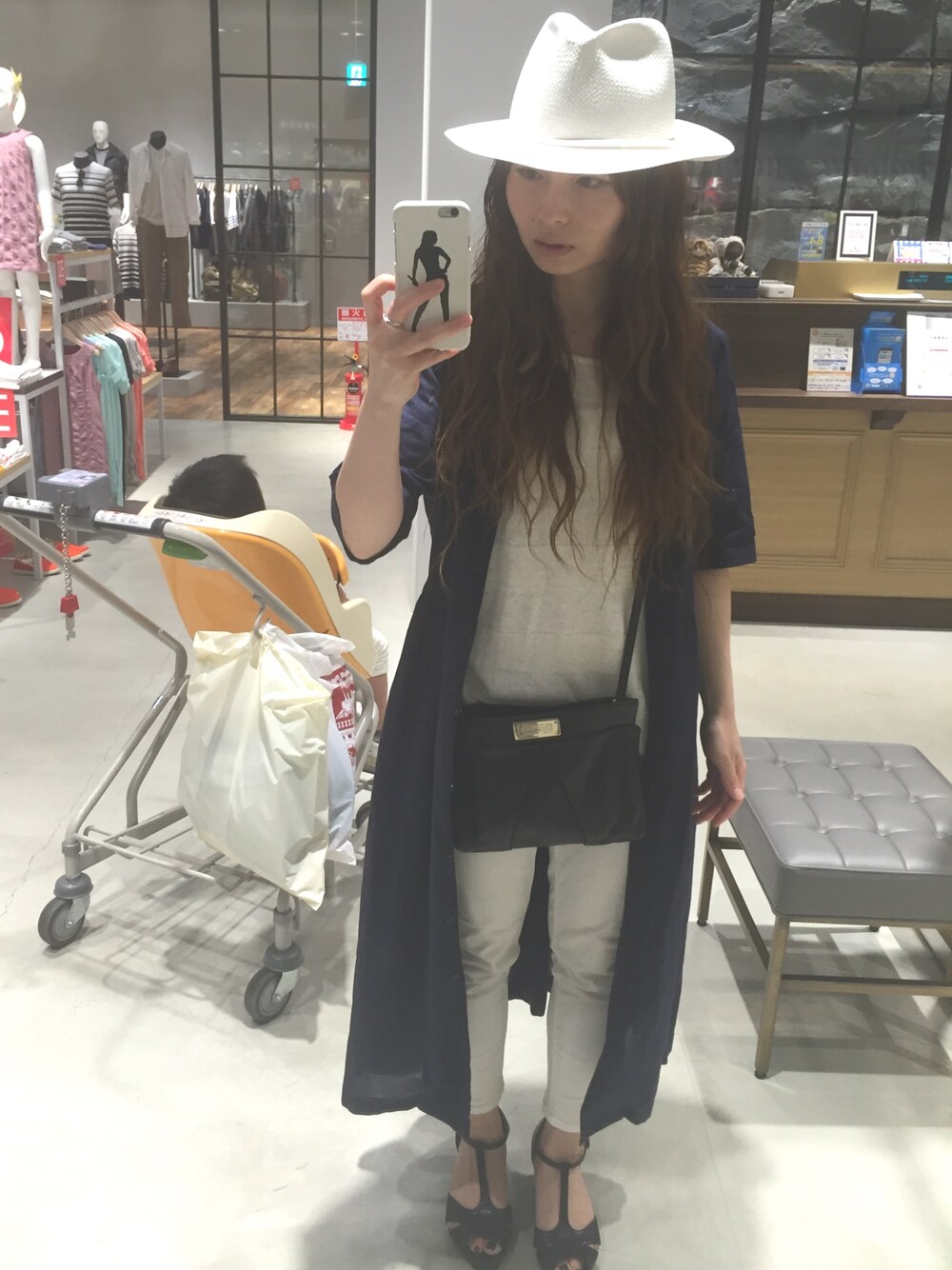 「白ハット、ロングシャツ、ホワイトネイビー」｜「SHARE PARKのアイテム（ハット、ホワイト系）」を使った、AMUさん（レディース・155cm）の夏コーディネートの1枚目の写真