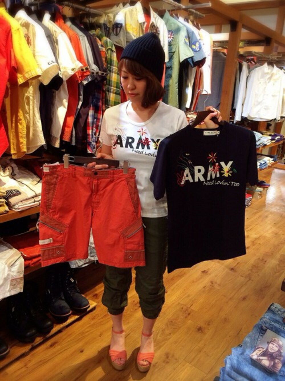 「AVIREX、ペアルック、夏のミリパン」｜「TYPE BLUEのTYPE BLUE/タイプブルー/リメイク　アーミーTシャツ（Tシャツ/カットソー、ホワイト系）」を使った、YUMIEさん（レディース・161cm）の春コーディネートの1枚目の写真