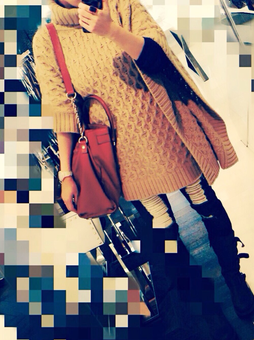 「カジュアル、ポンチョ、キャメル、デニム、ダメージデニムパンツ、ブーツ、MichaelKors、TODAYFUL」｜「MICHAEL KORSのアイテム（バッグ、ブラウン系）」を使った、もんぶらんさん（レディース・163cm）の秋コーディネートの1枚目の写真
