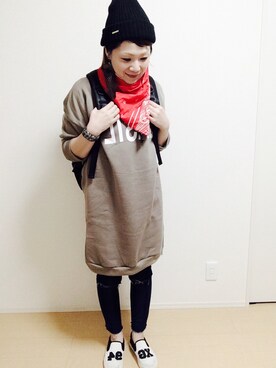 Yayoi is wearing AZUL by moussy