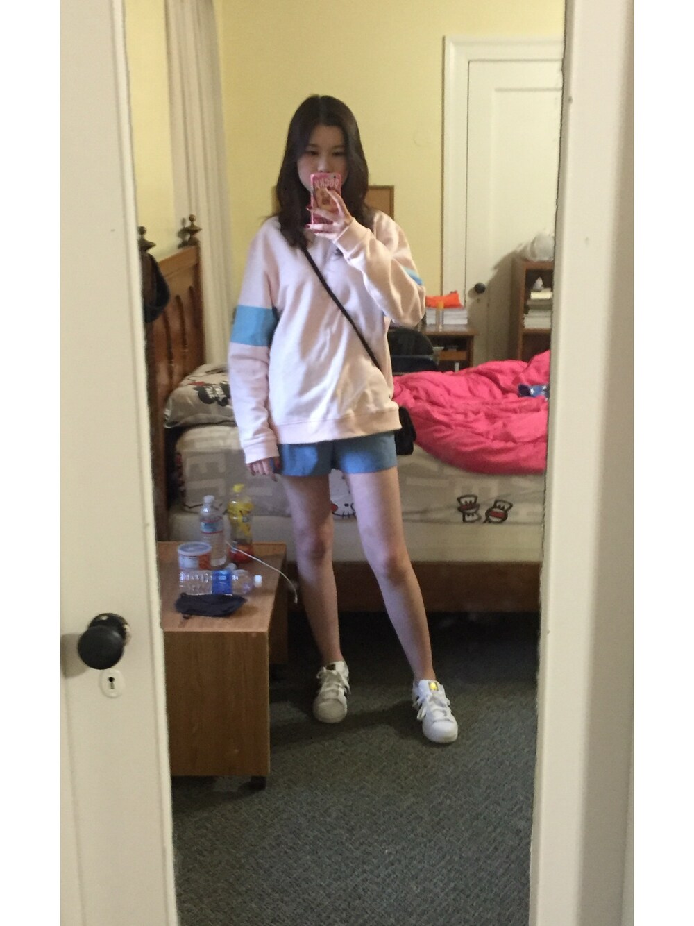 「ANDERSSON BELLのアイテム（スウェット、ピンク系）」を使った、IrisXさん（レディース・168cm）の秋コーディネートの1枚目の写真