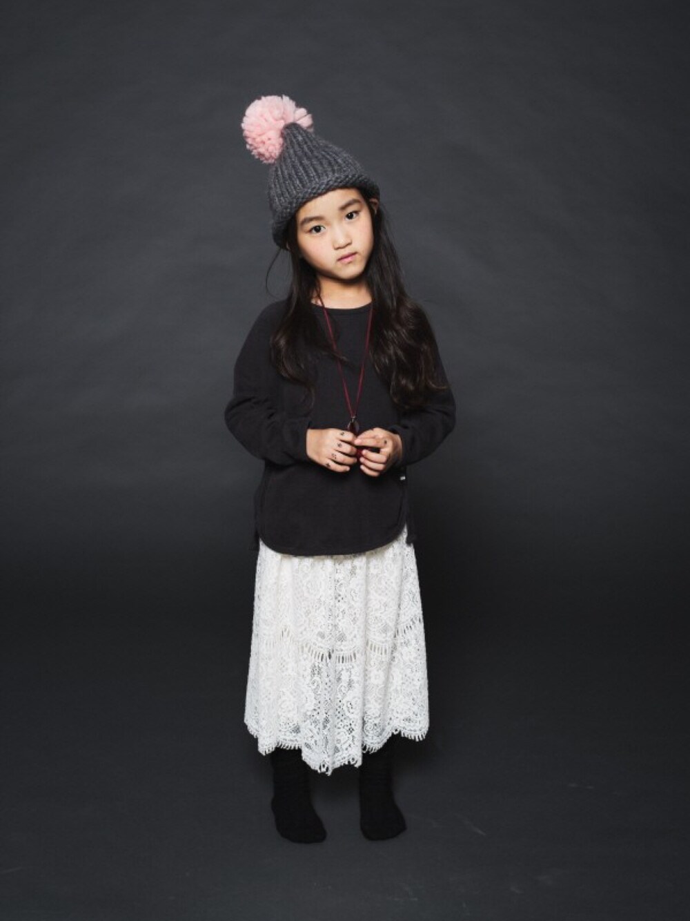 「おんなのこ、キッズファッション、子供服、ニット帽、ニットキャップ、キッズコーデ」｜「ティッタン / ttittangの子供服 TTITTANG(ティッタン) コート モッズコート 全2色 ミリタリー アウター 女の子 男の子 おしゃれ キッズ 韓国 子ども服 tt-7（モッズコート、グリーン系）」を使った、子供服ワッツアップストアさん（キッズ・110cm）の冬コーディネートの1枚目の写真
