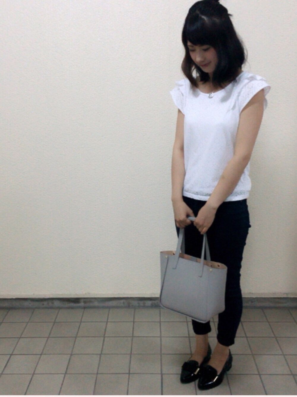 「パンツスタイル、シンプル、ラフ」｜「indexのフリル袖オパールプリントプルオーバー（Tシャツ/カットソー、ホワイト系）」を使った、Nanokaさん（レディース・158cm）の夏コーディネートの1枚目の写真