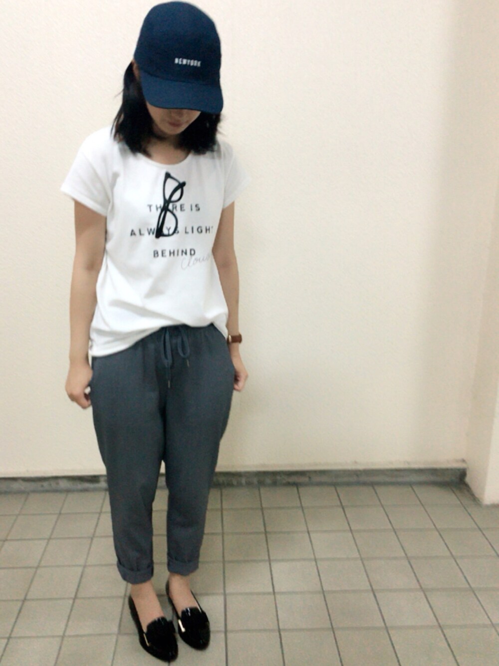 「カジュアル、パンツスタイル、キャップ、ラフ」｜「JEANASISのアイテム（Tシャツ/カットソー、ホワイト系）」を使った、Nanokaさん（レディース・158cm）の夏コーディネートの1枚目の写真