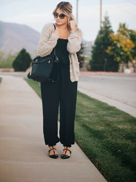 「Nordstrom（ノードストロム）のアイテム（サロペット/オーバーオール）」を使った、CaraLorenさん（レディース・165cm）の秋コーディネート
