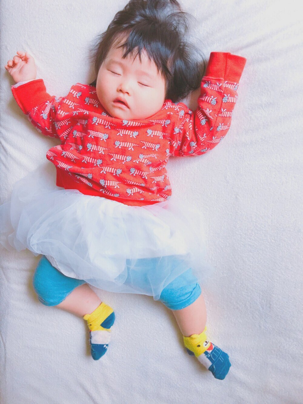 「baby、赤ちゃんコーデ、０歳、girl、きっすん」｜「UNIQLOのアイテム（Tシャツ/カットソー、レッド系）」を使った、bubu   𓅫さん（キッズ・70cm）の秋コーディネートの1枚目の写真