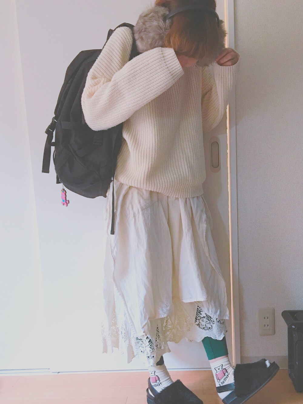 「ootd、今日のコーデ、ママコーデ、ママファッション、ファーサンダル、レイヤードスタイル、ホワイトコーデ」｜「MALAIKAのアイテム（ワンピース、ホワイト系）」を使った、bubu   𓅫さん（レディース・160cm）の秋コーディネートの1枚目の写真