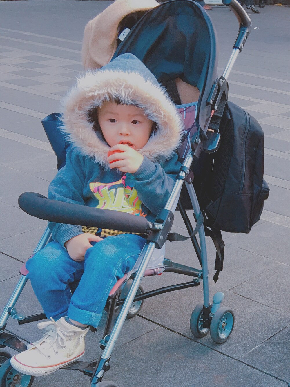 「カジュアル、スニーカー、casual、outfit、もこもこ、kids、kidsfashion、息子、あさぷん」｜「usedのアイテム（パーカー、グレー系）」を使った、bubu   𓅫さん（キッズ・100cm）の冬コーディネートの1枚目の写真