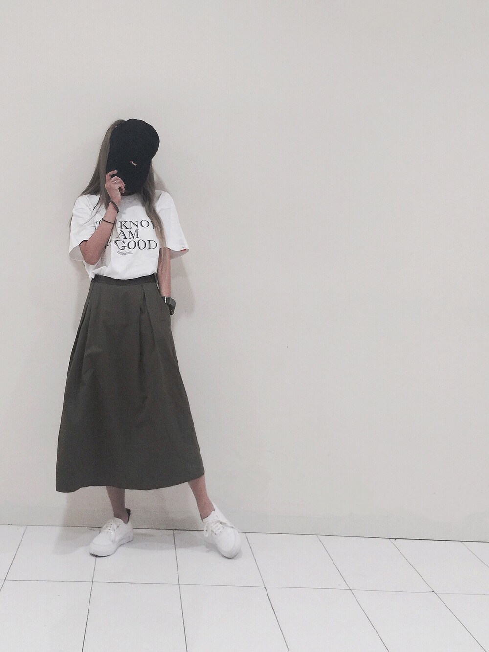 「Randomeventのアイテム（キャップ、ブラック系）」を使った、吴大冷さん（レディース・162cm）の夏コーディネートの1枚目の写真