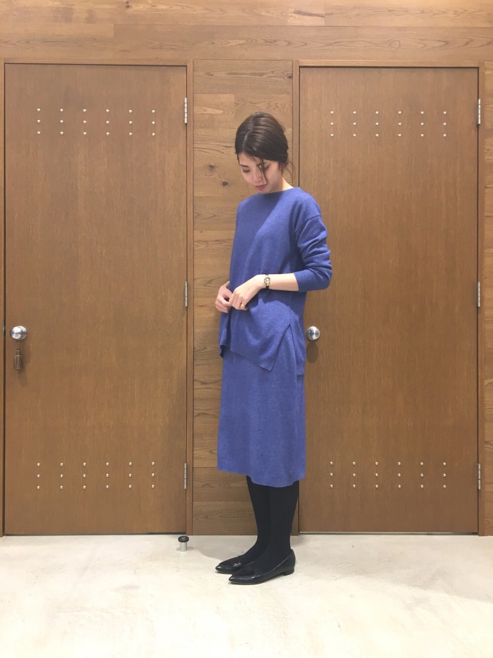 「セットアップ、青、ポインテッドトゥ、シンプルコーデ、outfit、黒タイツ、オトナカジュアル、ニットセットアップ」｜「FIL DE FERのCORAL ロングプルオーバー（ニット/セーター、ブルー系）」を使った、miura.さん（レディース・170cm）の秋コーディネートの1枚目の写真
