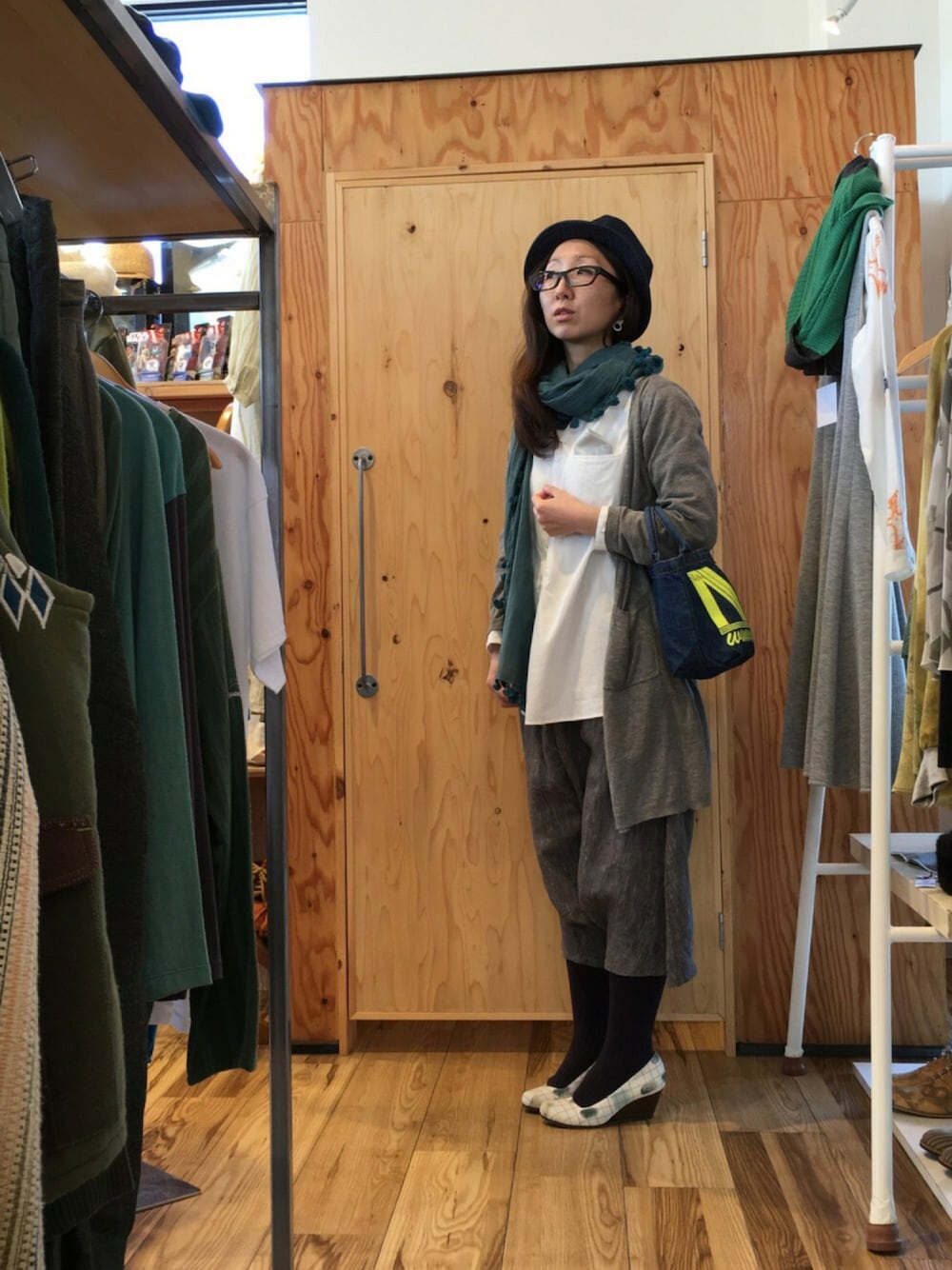 「evoluir、エボルイール、金沢、めがね、サルエルパンツ、phatee、パンツスタイル、富士山、ウエッジソール、ハット」｜「Phateewearのアイテム（ハット、ブルー系）」を使った、mayumiさん（レディース・161cm）の冬コーディネートの1枚目の写真
