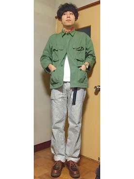 「ストライプパンツ」｜「アイテム（ミリタリージャケット）」を使った、つっしーさん（メンズ・174cm）の秋コーディネート