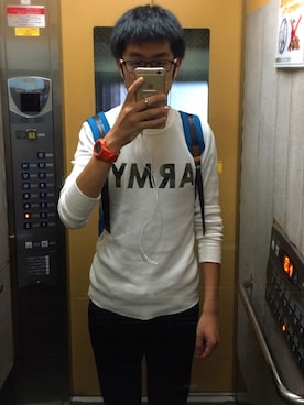 「BEAMS HEART（ビームスハート）のアイテム（Tシャツ/カットソー、ホワイト系）」を使った、吉田和弘さん（メンズ・174cm）の夏コーディネート