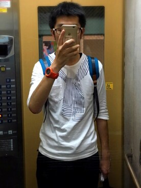 「CASIO（カシオ）のG-SHOCK / AWG-M510MR-4AJF（アナログ腕時計、オレンジ系）」を使った、吉田和弘さん（メンズ・174cm）の夏コーディネート