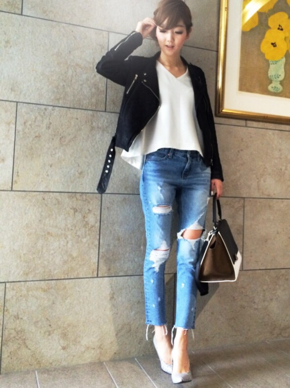 「ぺプラムトップス、レザージャケット、ダメージデニム、パンプス、STUNNING LURE、machatt、CELINE」｜「STUNNING LUREのアイテム（タンクトップ、ホワイト系）」を使った、Sachiさん（レディース・166cm）の春コーディネートの1枚目の写真