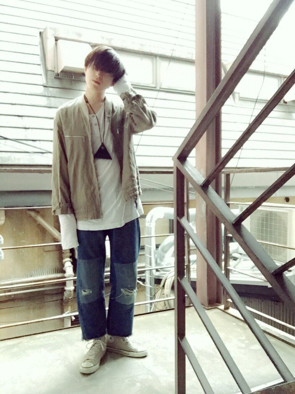 「カジュアルコーデ、ラフ、ootd、MA-1、ワイドデニム、リーバイス、Levi's、converse」｜「Dr. Martensの今朝届いた。（コインケース、ブラック系）」を使った、よしおさん（メンズ・173cm）の秋コーディネートの1枚目の写真
