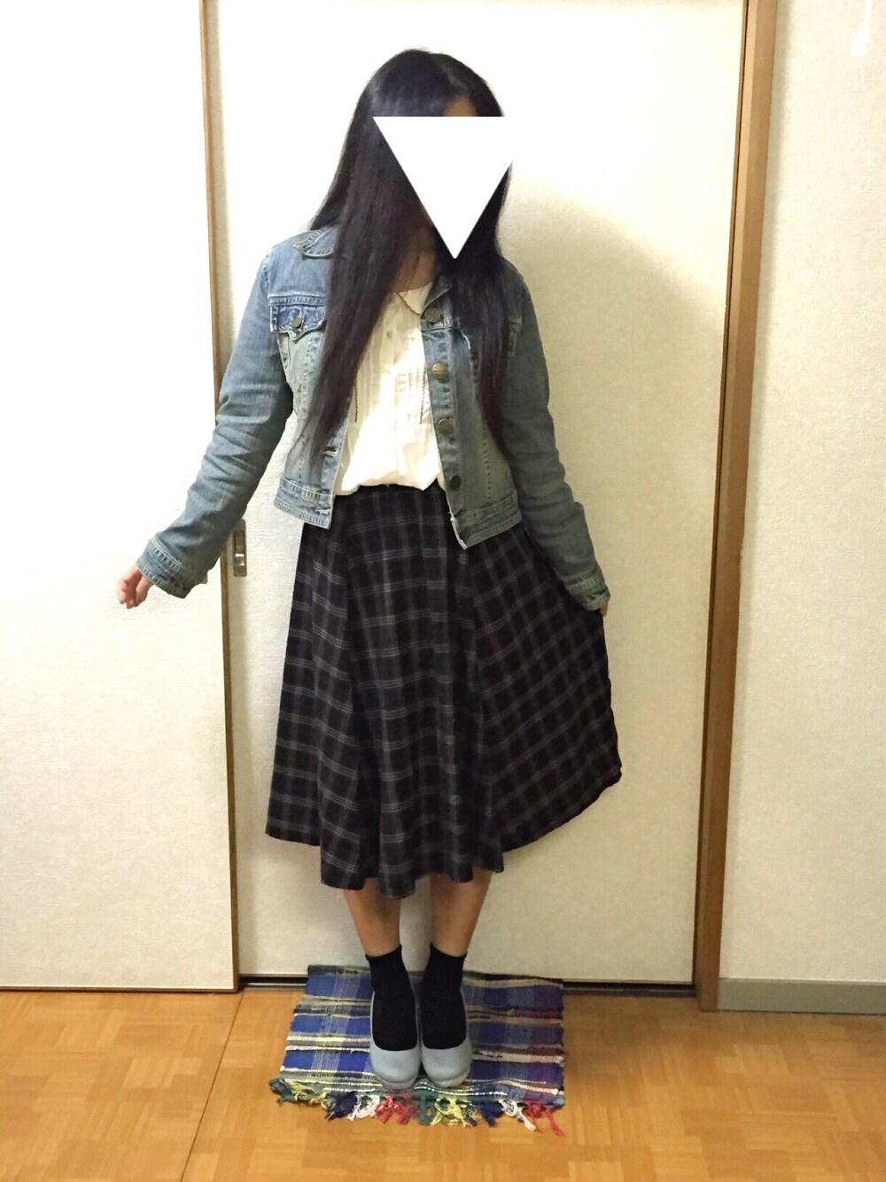 「ジージャン、チェックスカート、秋のコーデ、ガーリー、スカート、used、女子コーデ」｜「Hanjiroのアイテム（シャツ/ブラウス、ベージュ系）」を使った、みみさん（レディース・158cm）の秋コーディネートの1枚目の写真