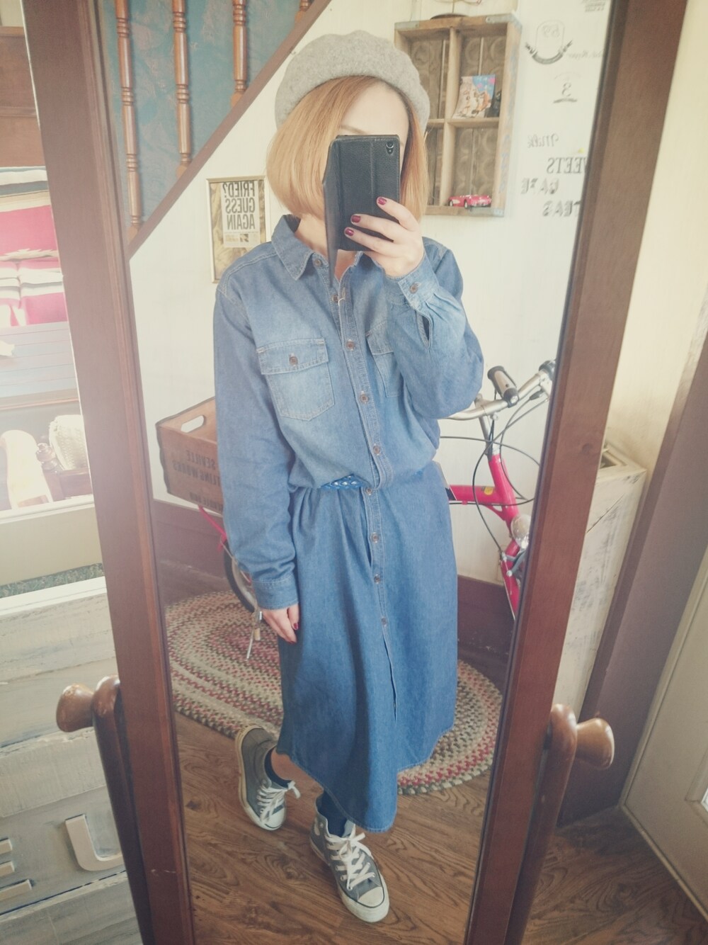「デニムロングシャツ、デニムシャツ、ロング、チュニック、ワンピース、ベレー帽、グレー」｜「maneuverのアイテム（チュニック、ブルー系）」を使った、MANEUVERさん（レディース・153cm）の冬コーディネートの1枚目の写真