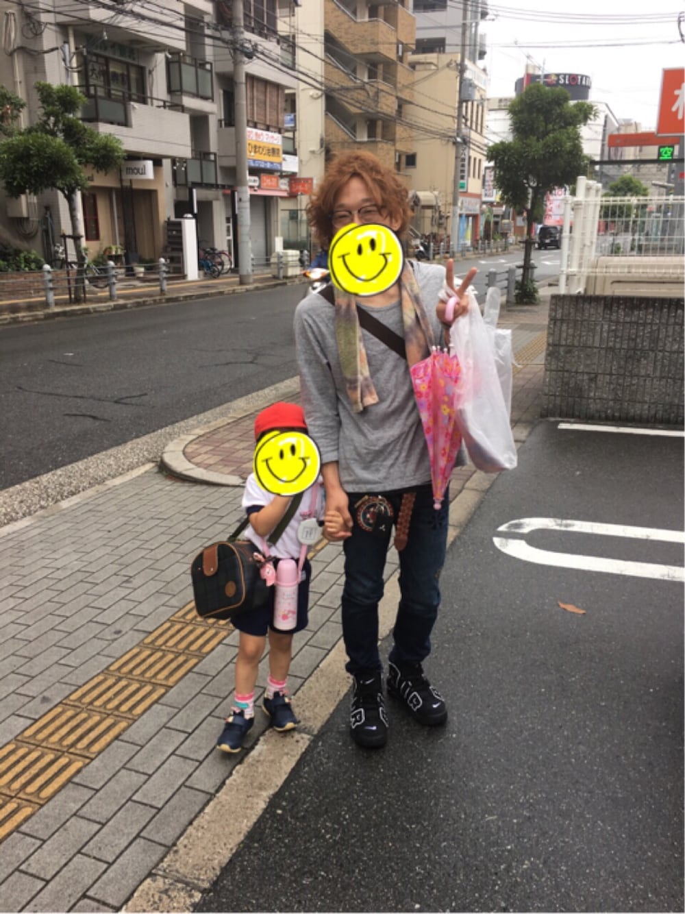 「BEAMSのアイテム（Tシャツ/カットソー、グレー系）」を使った、hiroさん（メンズ・165cm）の夏コーディネートの1枚目の写真
