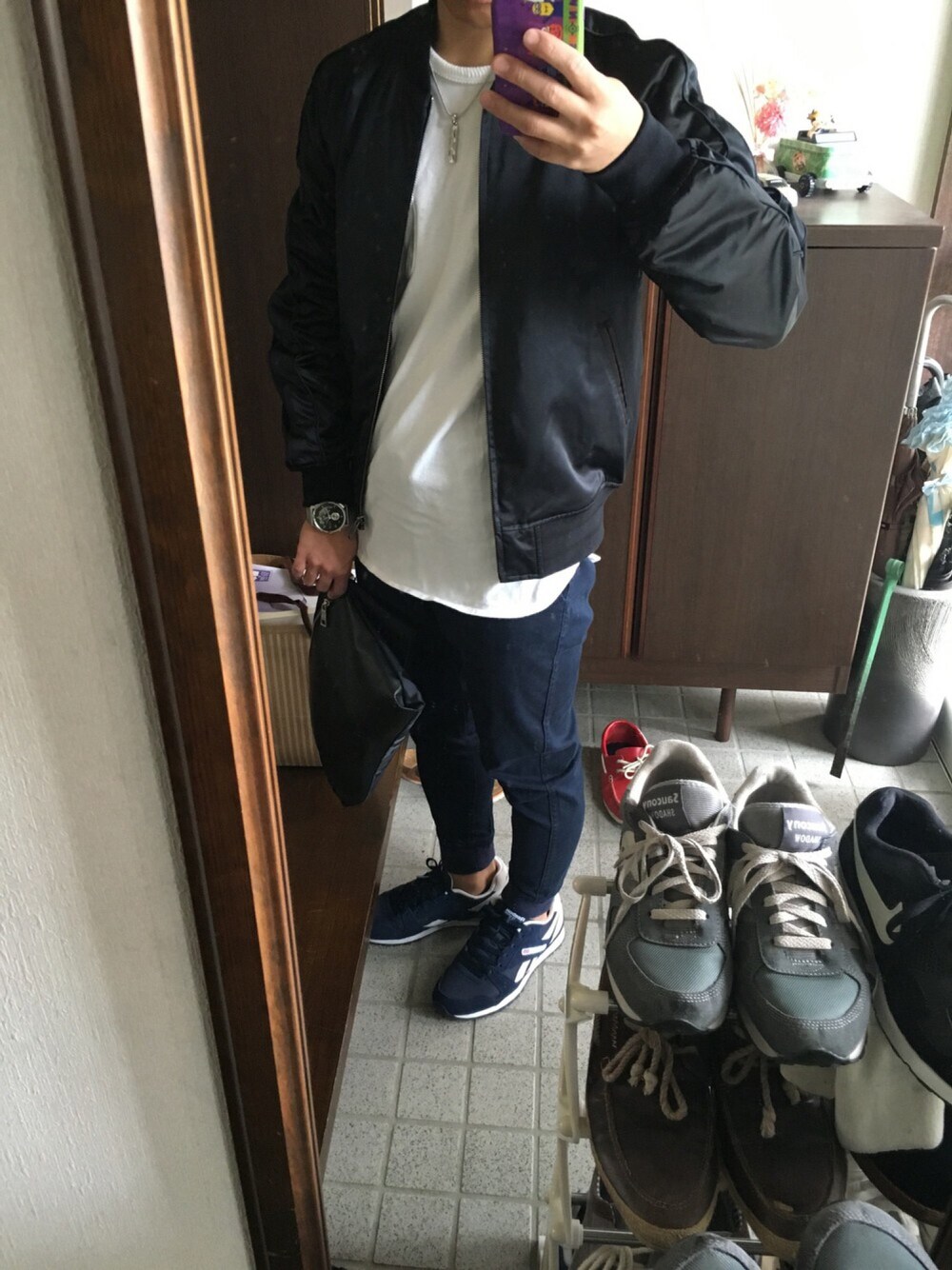 「スカジャン、リブパンツ、暗い、ロング丈カットソー」｜「GUのアイテム（ブルゾン、ブラック系）」を使った、じゅんじゅんさん（メンズ・160cm）の秋コーディネートの1枚目の写真