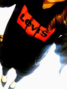 ちいぷんさんの「Levi's/リーバイス バットウィング ロゴ プルオーバーフーディー ブラック」を使ったコーディネート