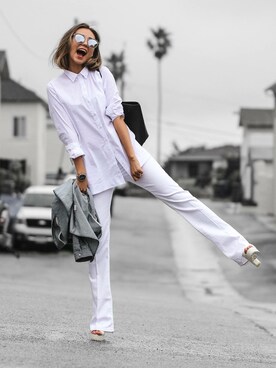 queenhorsfall is wearing Topshop "Topshop Moto 'Tally' Flare Jeans (White)"