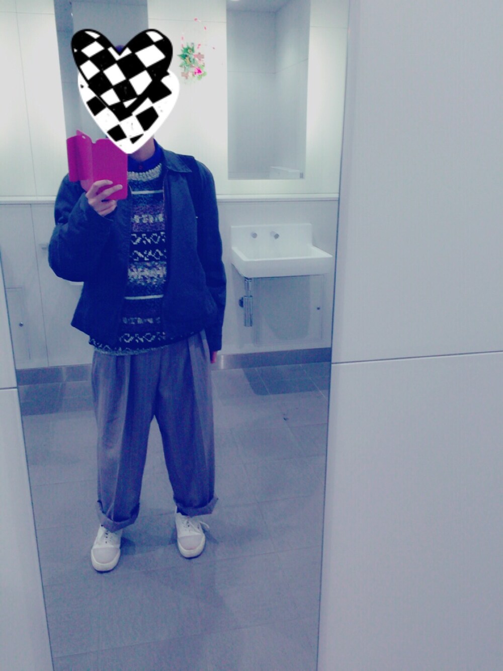 「古着、ニット、スラックス、ロールアップ」｜「古着のアイテム（カバーオール、グレー系）」を使った、Eijiさん（メンズ・160cm）の冬コーディネートの1枚目の写真