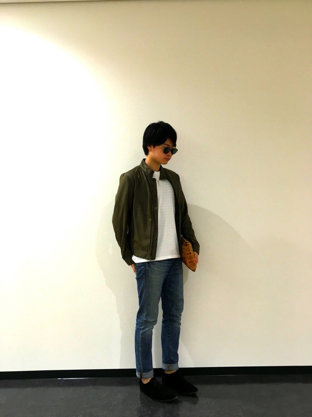 「秋のコーデ、今日はなかなか寒い、シンプル、MCM、最近飲んでない、早く飲みたい、早く飲みたいを流行らせたい、(笑)」｜「Ray-Banのアイテム（サングラス、ブラック系）」を使った、kさん（メンズ・177cm）の秋コーディネートの1枚目の写真