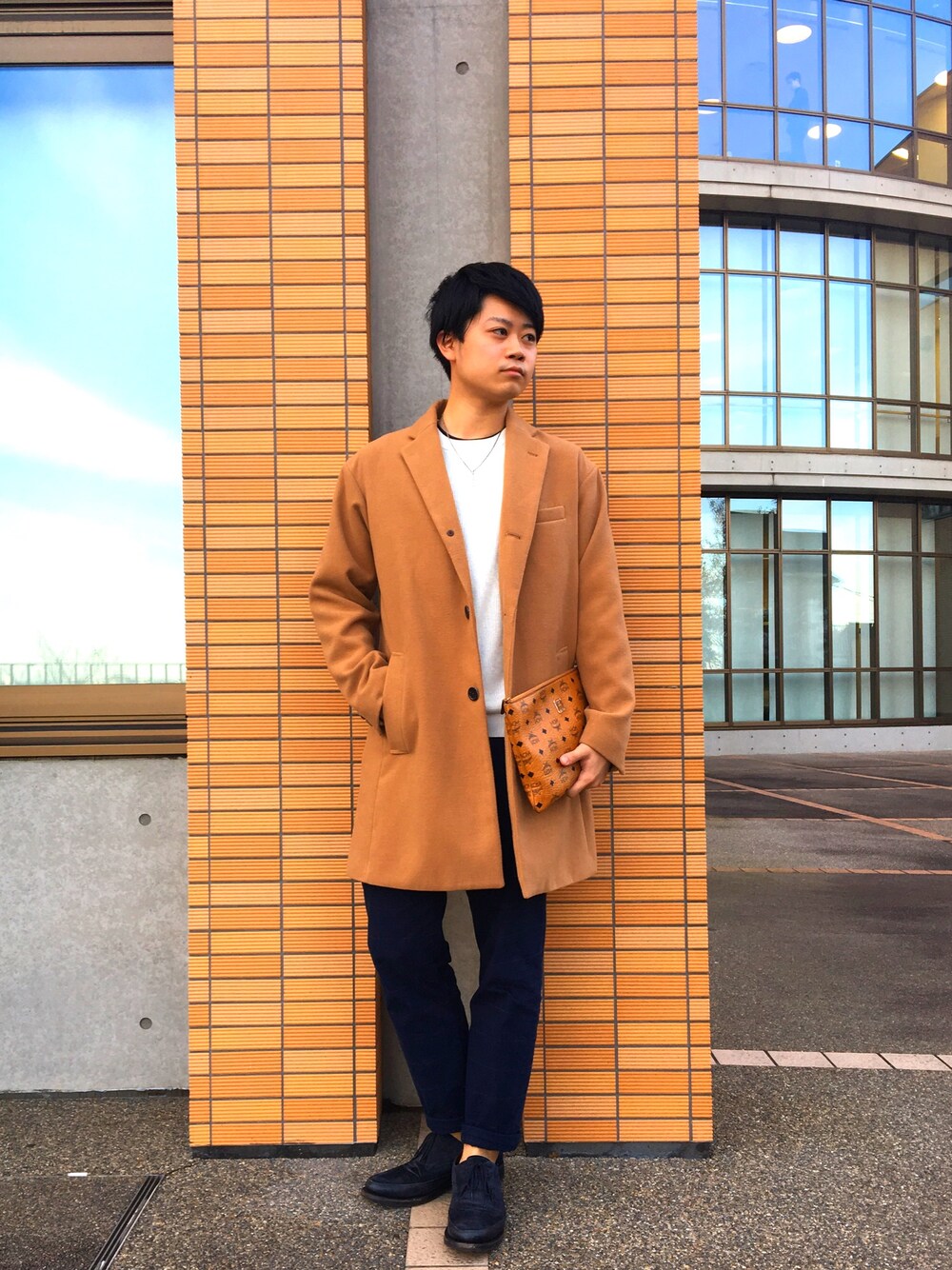 「きれいめカジュアル、コート、いい天気、united arrows、ニットの下は、UNIQLO」｜「ランキング56位のアイテム（その他、ホワイト系）」を使った、kさん（メンズ・177cm）の冬コーディネートの1枚目の写真