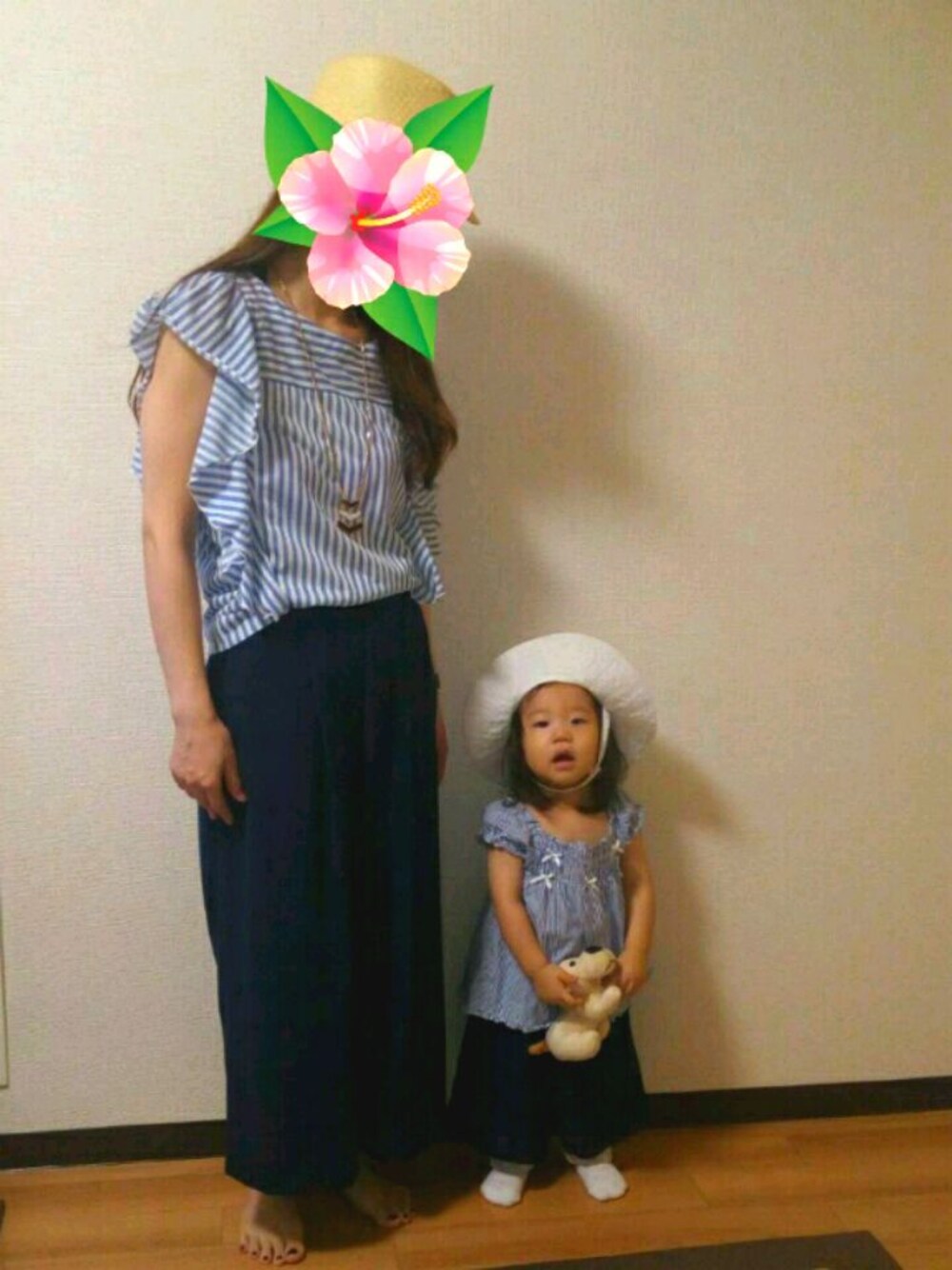 ブルー系のパンツ、ブルー系のシャツ/ブラウス、ブルー系のシャツ/ブラウスを着用したキッズの夏コーディネートの1枚目の写真