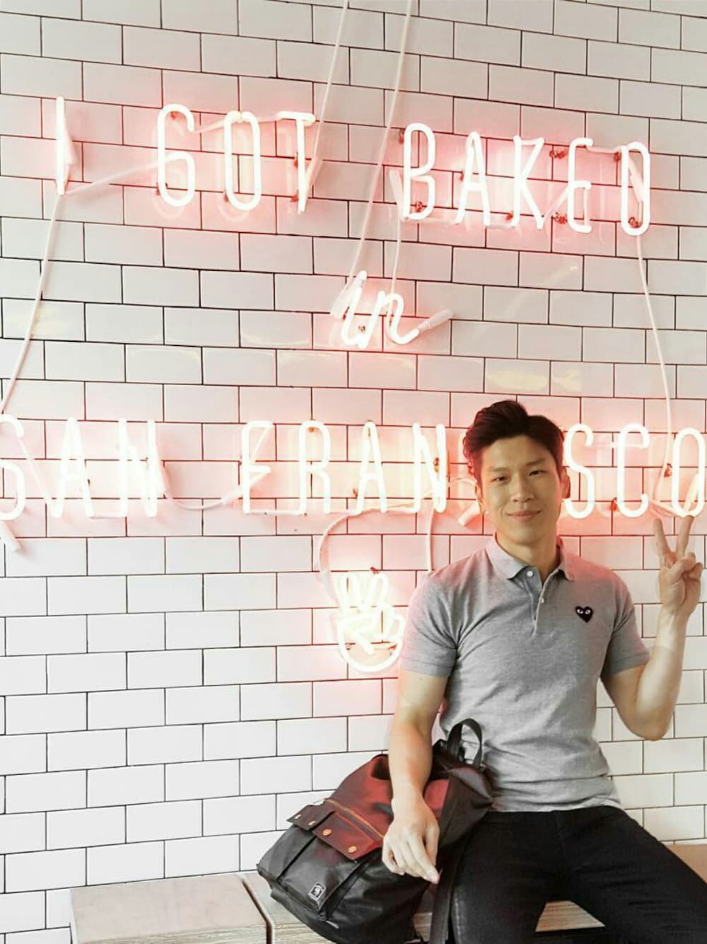 「COMME des GARCONS、polo shirts、PLAY comme des garcons、Porter international、PORTER」｜「COMME des GARCONSのPLAY Comme des Garcons® polo in grey（ポロシャツ、グレー系）」を使った、jonasさん（メンズ・178cm）の夏コーディネートの1枚目の写真