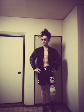 「丸サングラス」｜「アイテム（スタジャン）」を使った、U.M.(MERANOUMIDE)さん（メンズ・181cm）の冬コーディネート