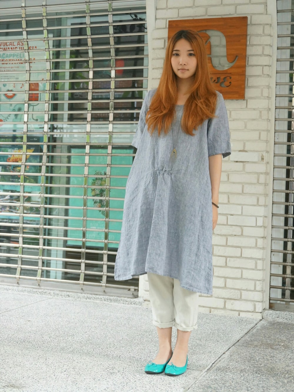 「台北、麻、日系、森林系、夏天」｜「my basic selectの長版中腰縮棉麻洋裝（ワンピース、グレー系）」を使った、許Karen さん（レディース・160cm）の夏コーディネートの1枚目の写真