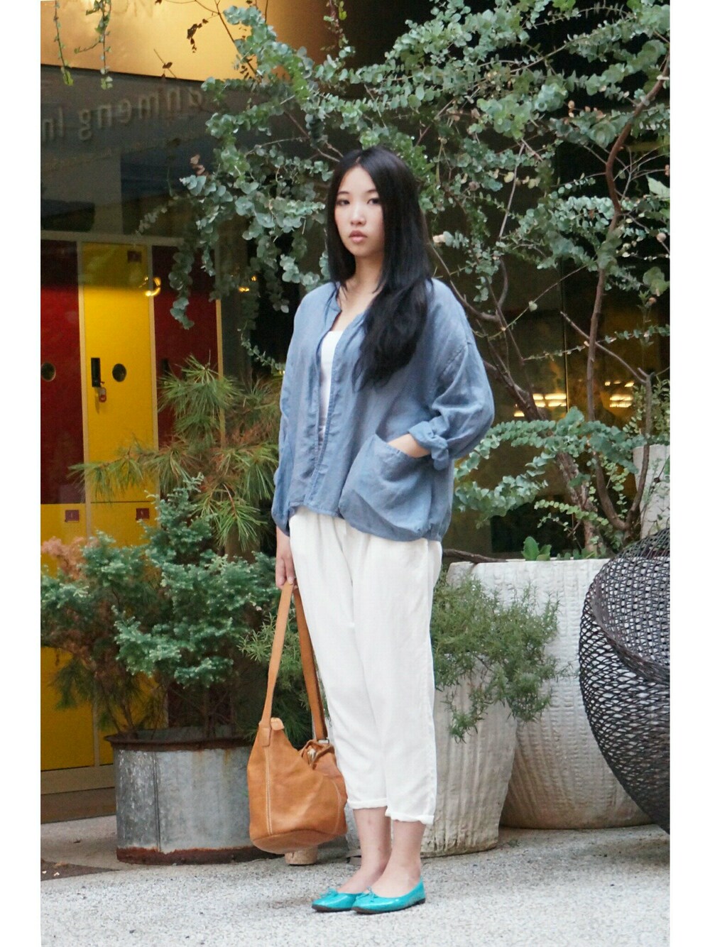 「台北、白色、日系、森林系、東區、棉麻、簡單」｜「my basic selectのアイテム（ノーカラージャケット、ブルー系）」を使った、許Karen さん（レディース・160cm）の夏コーディネートの1枚目の写真