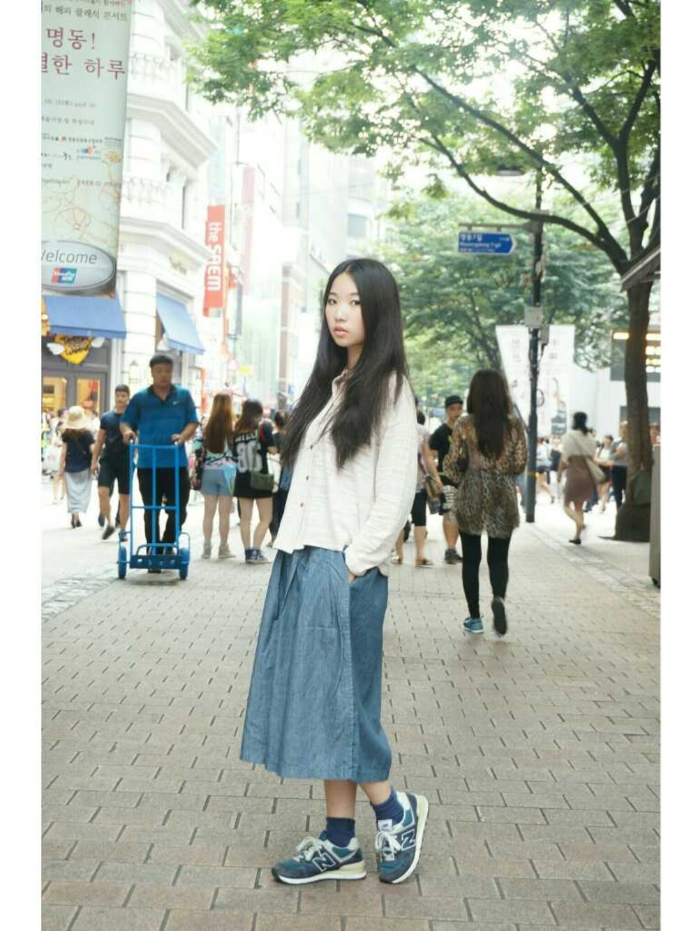 「旅行、森ガール、旅行コーデ、棉麻、韓國、明洞」｜「アイテム（その他パンツ、ブルー系）」を使った、許Karen さん（レディース・160cm）の秋コーディネートの1枚目の写真