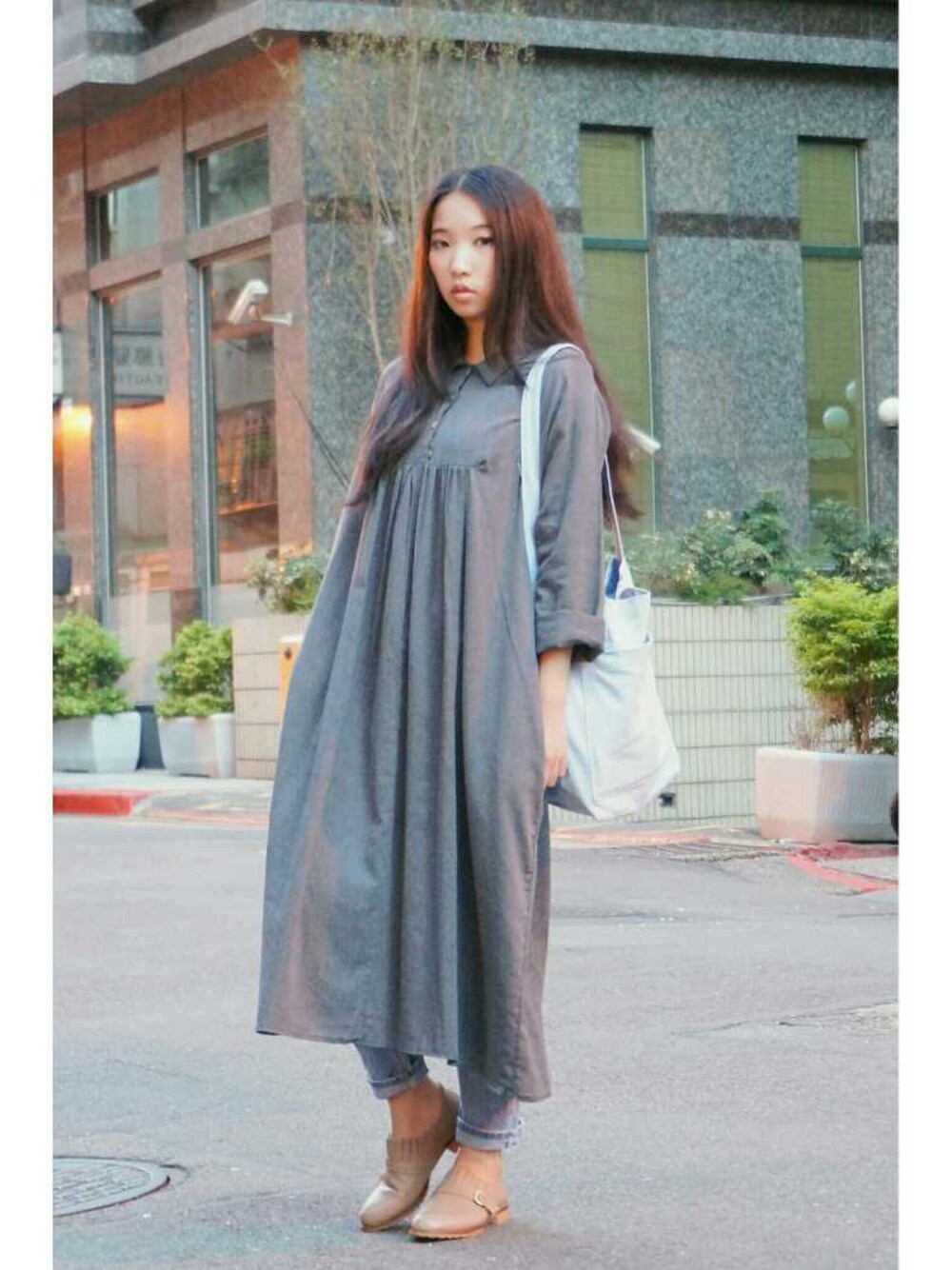 「台北、台湾、日系、森林系、東區、my basic select」｜「アイテム（ワンピース、グレー系）」を使った、許Karen さん（レディース・160cm）の秋コーディネートの1枚目の写真
