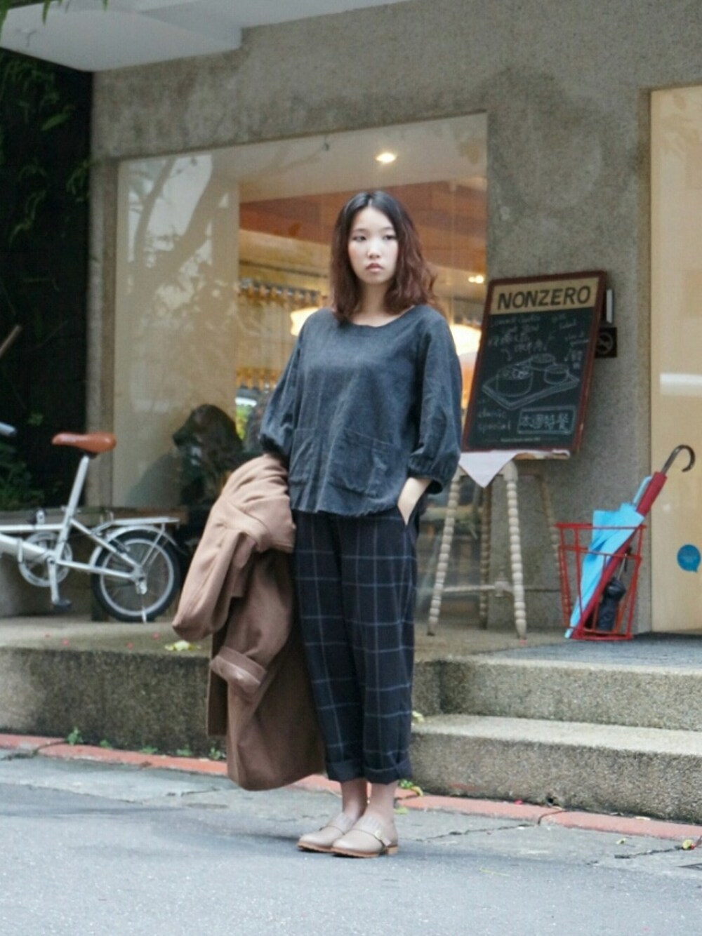 「my basic selectのアイテム（その他トップス、グレー系）」を使った、許Karen さん（レディース・160cm）の秋コーディネートの1枚目の写真