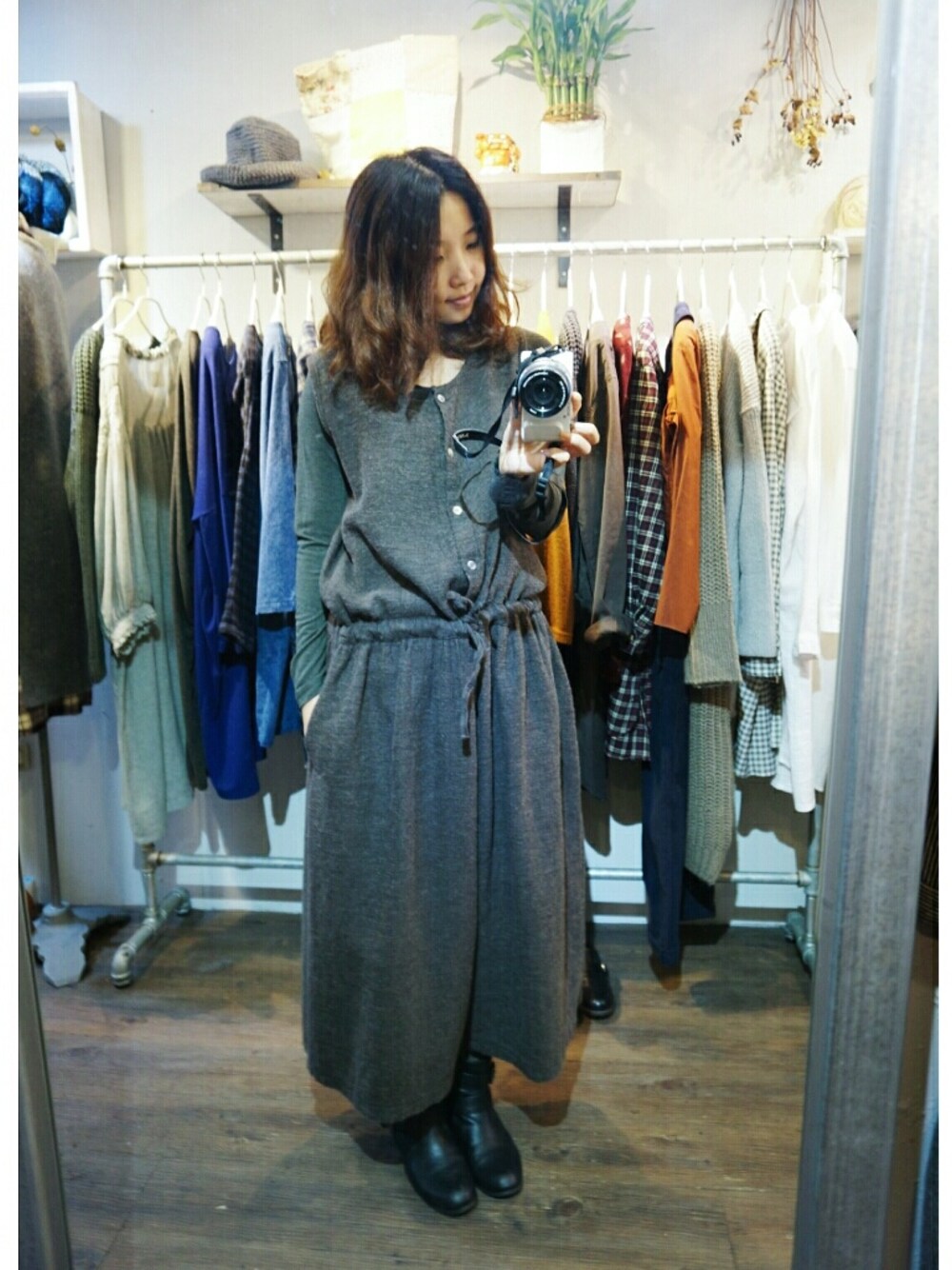 「my basic select、東區、臺北」｜「my basic selectのアイテム（つなぎ/オールインワン、グレー系）」を使った、許Karen さん（レディース・160cm）の秋コーディネートの1枚目の写真