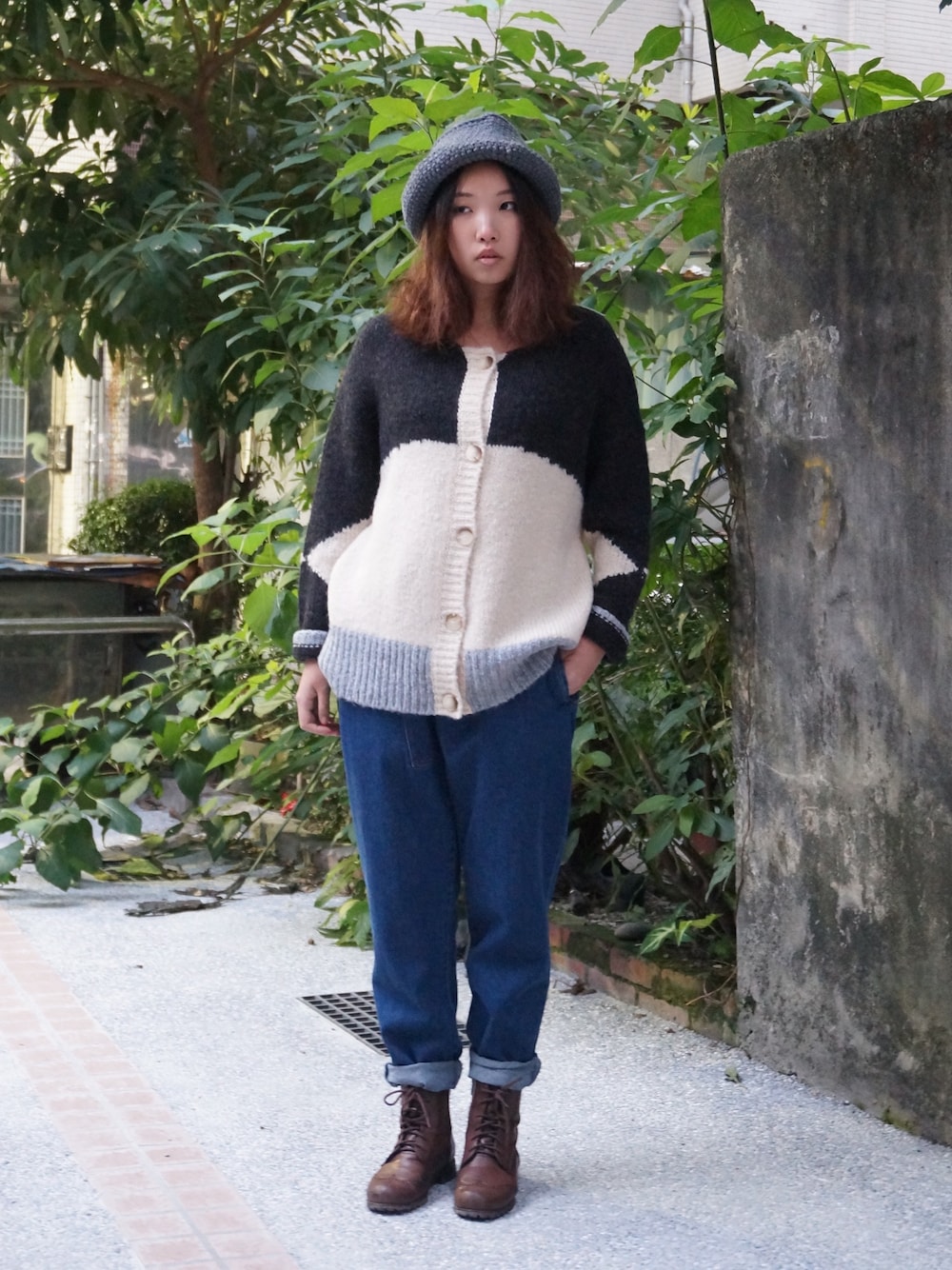「my basic select、台北、東區」｜「my basic selectのアイテム（ニット/セーター、ブラック系）」を使った、許Karen さん（レディース・160cm）の冬コーディネートの1枚目の写真