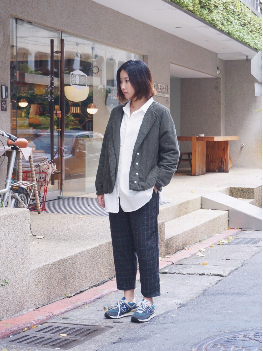 「mybasicselect、日系、new balance 574、ichi、whiple」｜「my basic selectのアイテム（シャツ/ブラウス、ホワイト系）」を使った、許Karen さん（レディース・160cm）の冬コーディネートの1枚目の写真