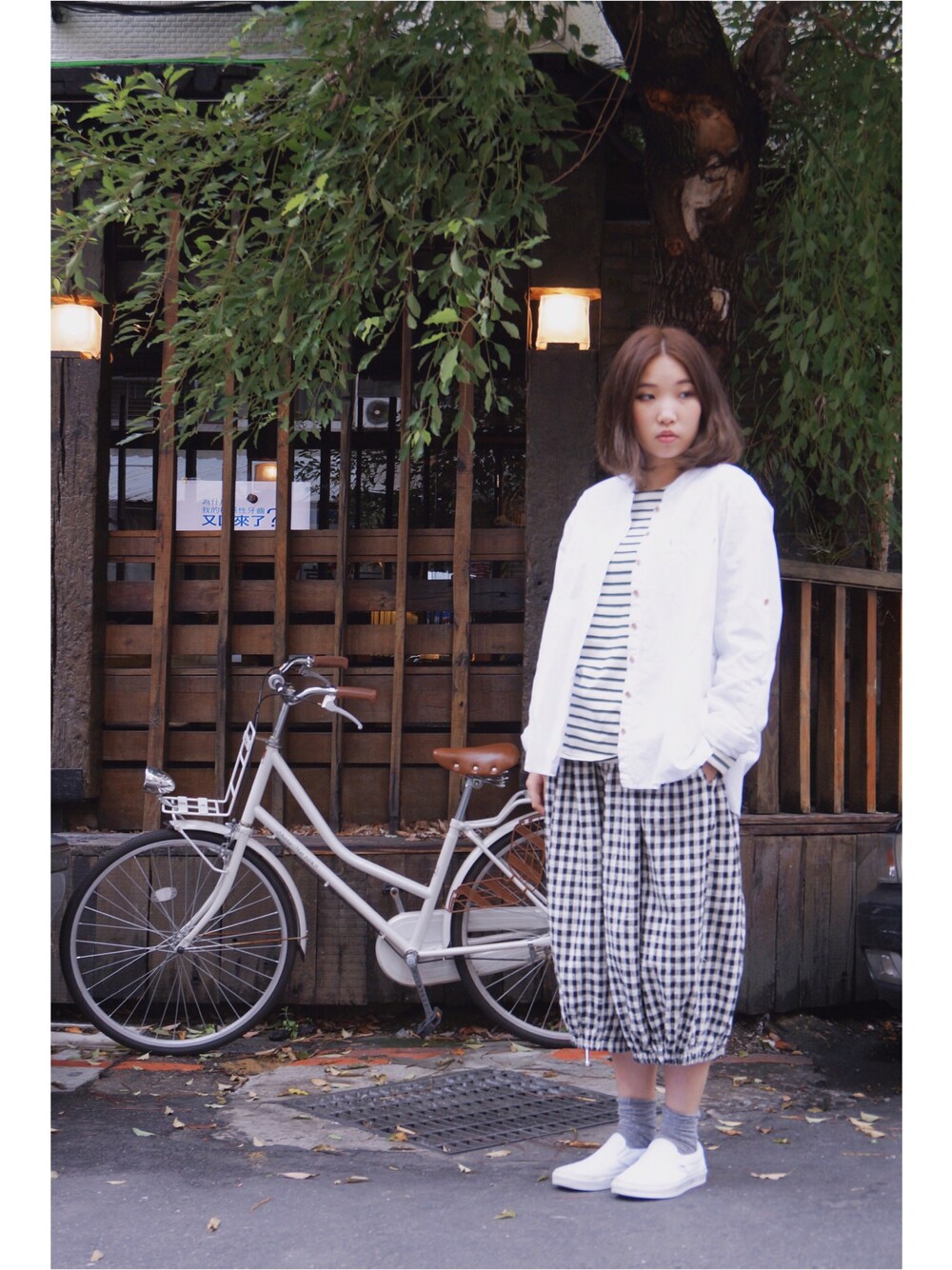 「my basic selectのアイテム（シャツ/ブラウス、ホワイト系）」を使った、許Karen さん（レディース・160cm）の春コーディネートの1枚目の写真