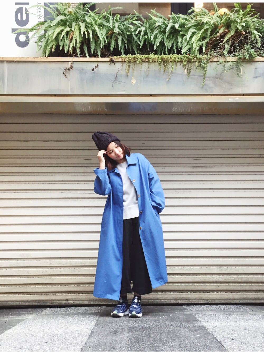 「大人カジュアル、ラフ、雨の日コーデ、Taiwan」｜「ReebokのReebok INSTAPUMP FURY OG(V68675)FAUX INDIGO/WHITE/RAINBOW【リーボック インスタポンプ フューリー】（スニーカー、ブルー系）」を使った、許Karen さん（レディース・160cm）の春コーディネートの1枚目の写真