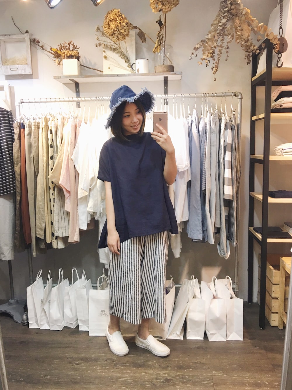 「my basic selectのアイテム（トップス、ブルー系）」を使った、許Karen さん（レディース・160cm）の春コーディネートの1枚目の写真