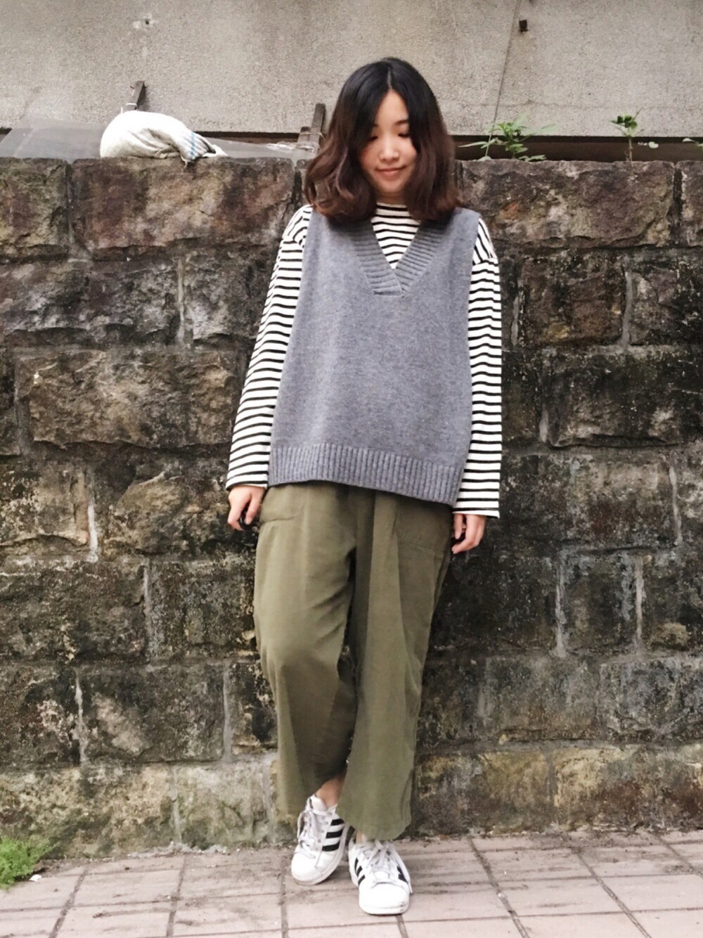 「ootd、outfit、winter、台湾、今日のコーデ、knit、knitwear」｜「my basic selectのアイテム（トップス、グレー系）」を使った、許Karen さん（レディース・160cm）の秋コーディネートの1枚目の写真