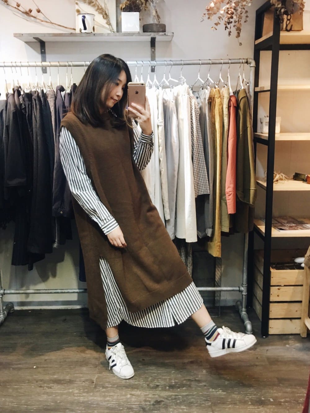 「ootd、outfit、winter、Taiwan、今日のコーデ、knit、Kastane」｜「my basic selectのアイテム（ワンピース/ドレス、ブラウン系）」を使った、許Karen さん（レディース・160cm）の秋コーディネートの1枚目の写真