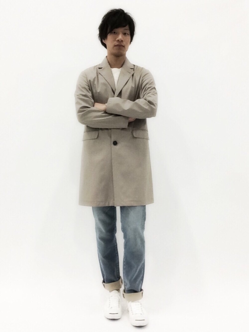 「MACKINTOSH、スプリングコート、jun hashimoto、ベージュコート、リラックスデニム」｜「MackintoshのMACKINTOSH / "MARTINS"チェスターフィールドコート（ステンカラーコート、ベージュ系）」を使った、NandeyaNenさん（メンズ・180cm）の春コーディネートの1枚目の写真