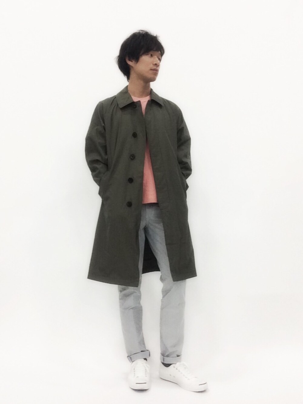 「ストライプパンツ、カーキアウター、ciaopanic、スプリングコート、ikka LOUNGE(ikka LOUNGE)、ピンクコーデ、SQUOVAL」｜「SQUOVALのＳＱ／タイプライターコート（その他アウター、グリーン系）」を使った、NandeyaNenさん（メンズ・180cm）の春コーディネートの1枚目の写真