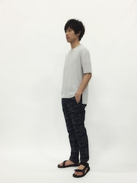 「迷彩パンツ」｜「アイテム（ニット/セーター）」を使った、NandeyaNenさん（メンズ・180cm）の春コーディネート